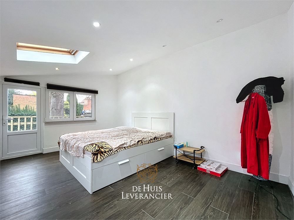 RUIME woning te koop (8 slpks, 2 badk) die ook perfect als tweewoonst kan dienen foto 39