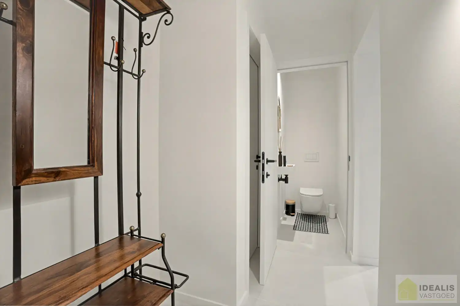 IDEALIS VASTGOED - EEN BIJZONDER HUIS, EEN BIJZONDERE LOCATIE, EEN UNIEKE KANS OM TE WONEN IN EEN AUTHENTIEK LANDHUIS MET EEN PRACHTIGE INRICHTING EN EEN HOOGWAARDDIGE AFWERKINGSGRAAD! foto 8