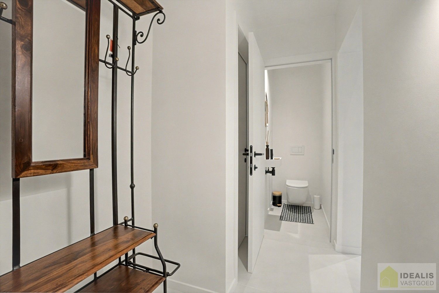 IDEALIS VASTGOED - EEN BIJZONDER HUIS, EEN BIJZONDERE LOCATIE, EEN UNIEKE KANS OM TE WONEN IN EEN AUTHENTIEK LANDHUIS MET EEN PRACHTIGE INRICHTING EN EEN HOOGWAARDDIGE AFWERKINGSGRAAD! foto 8