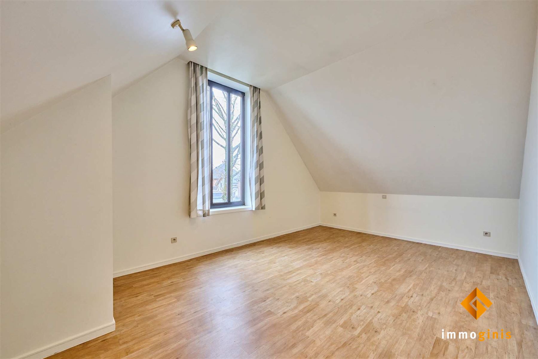 Ruime woning met 3 slaapkamers en dubbele garage op wandelafstand van het centrum van Bocholt! foto 11