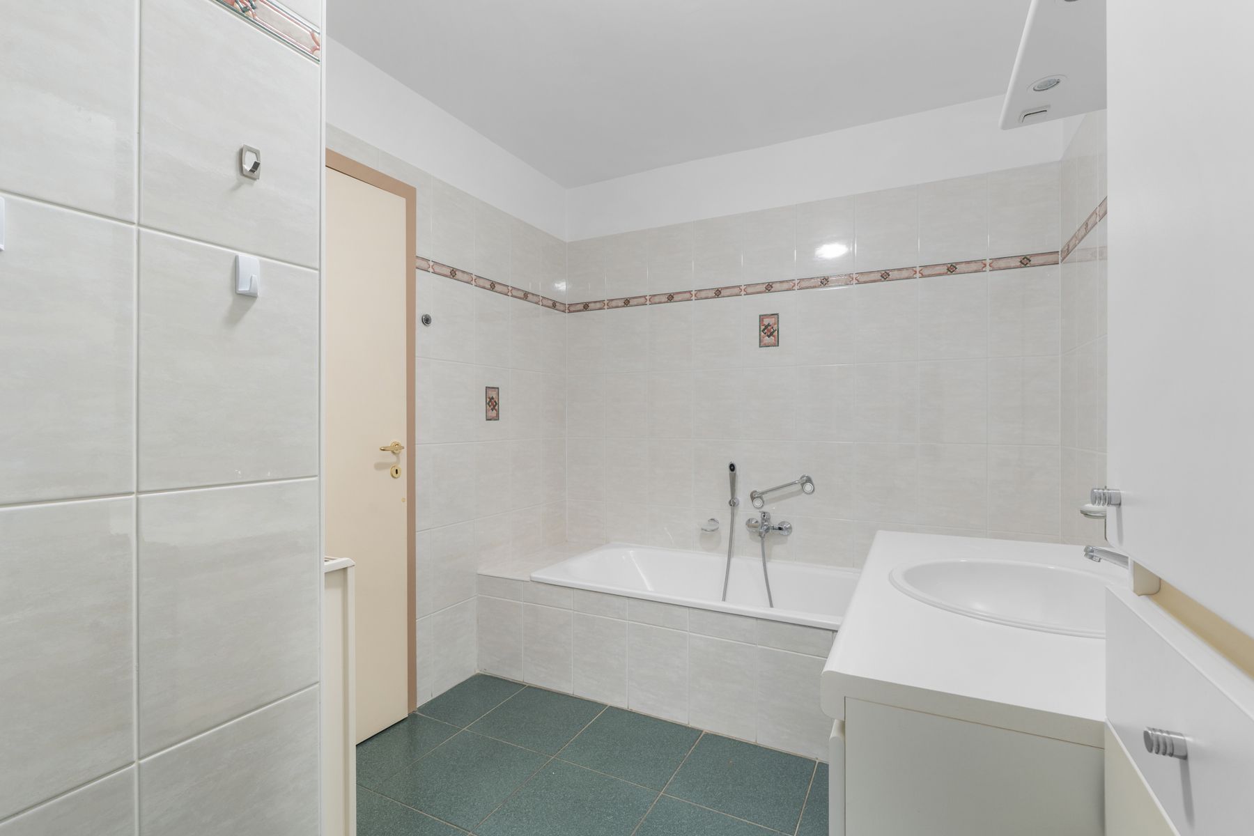 2 slaapkamer appartement in groene omgeving + staanplaats foto 11