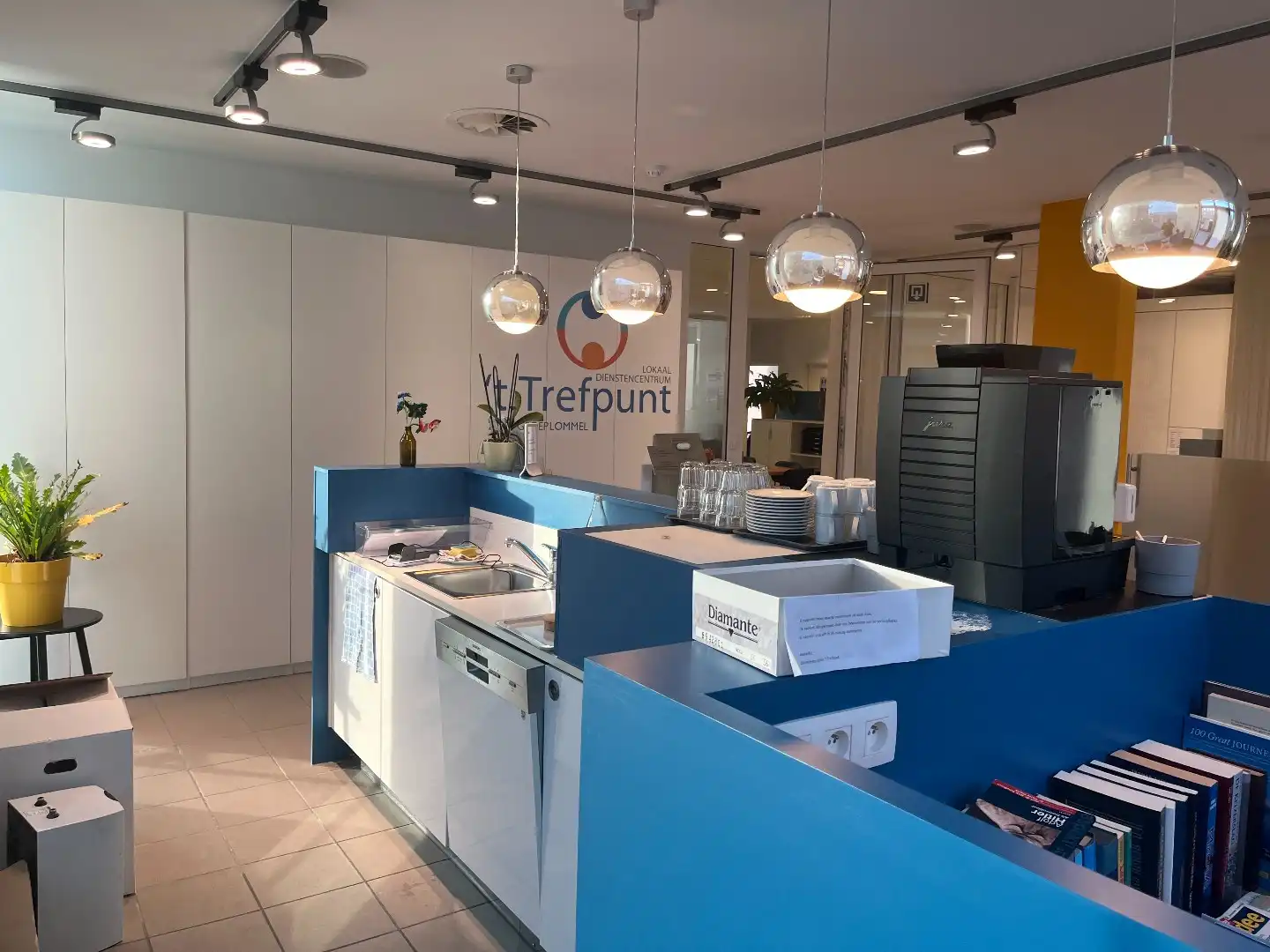 Ruim goed gelegen handelspand centrum Lommel foto 14