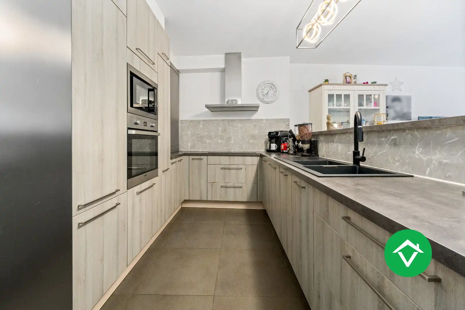 Instapklare nieuwbouwwoning met 5 slaapkamers en zonneterrassen op topligging in Eernegem foto 6