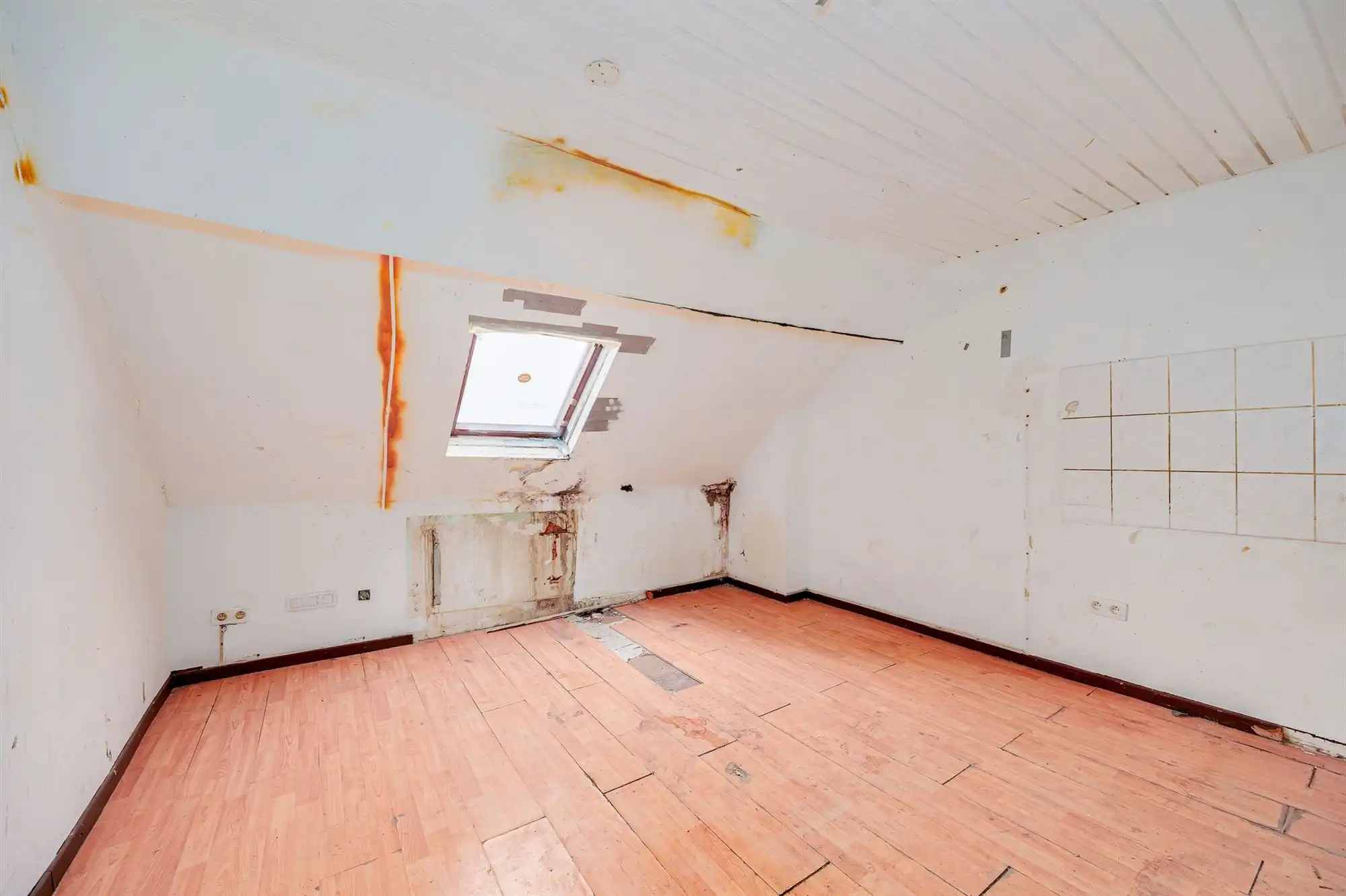 Handelshuis met gerenoveerde handelsruimte en renovatiepotentieel foto 11