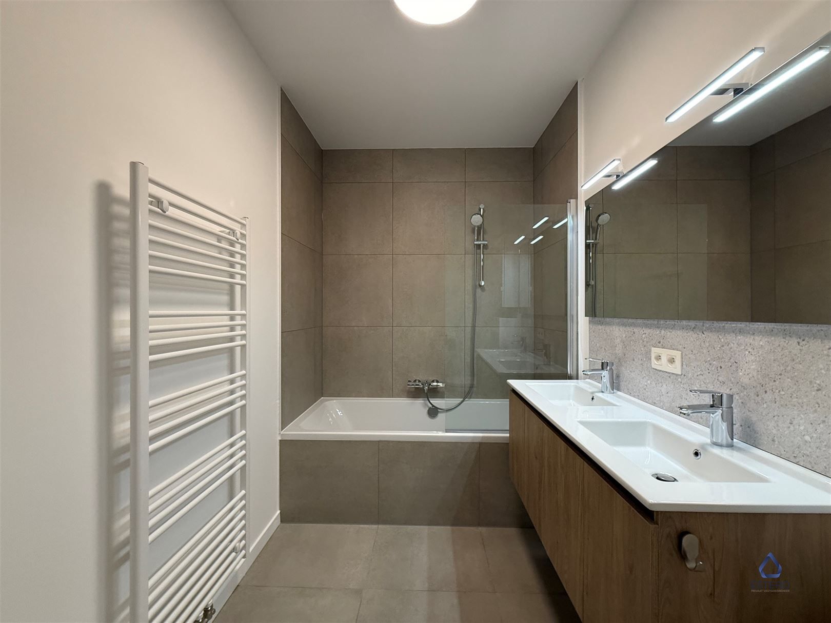 Modern nieuwbouwappt 2-SLK met terras te Tour & Taxis foto 14