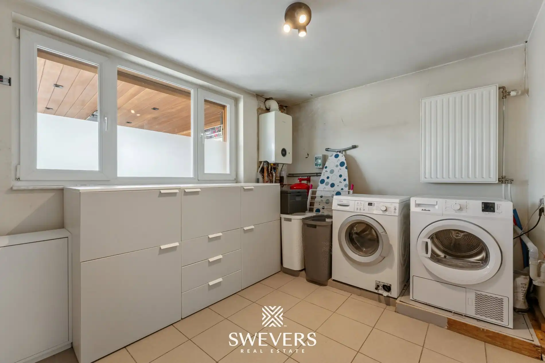 Ruime halfopen woning met zuidoostgerichte tuin en zwembad foto 16