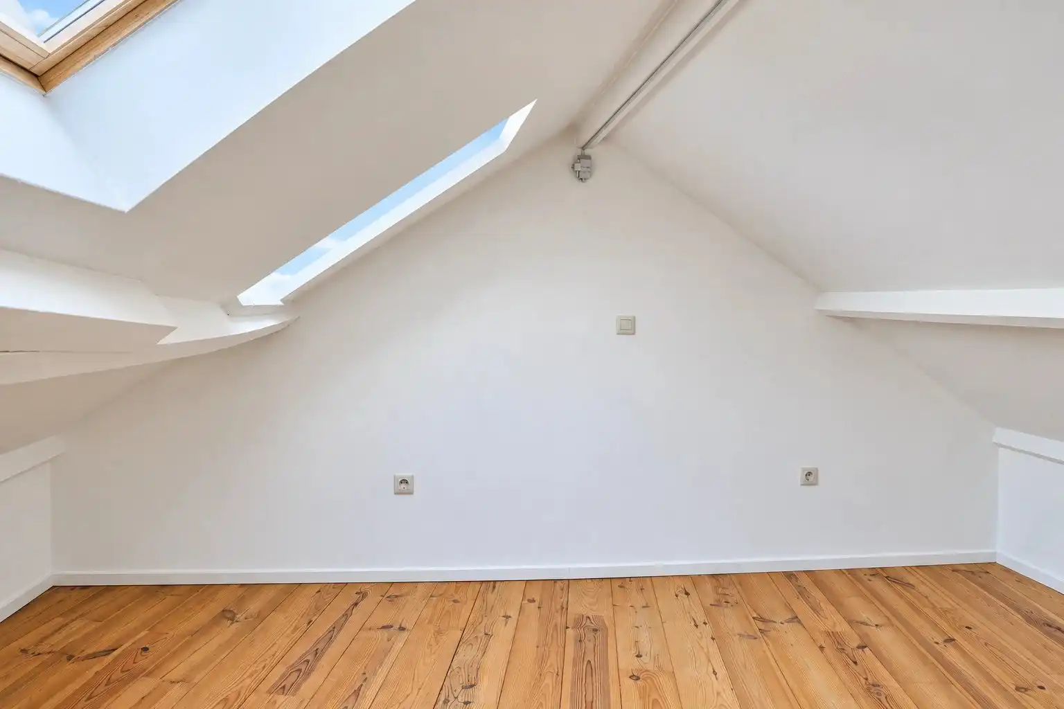 CHARMANTE, INSTAPKLARE WONING MET 2 SLPK'S EN ZUIDWESTGERICHTE STADSTUIN IN HARTJE BORGLOON foto 16