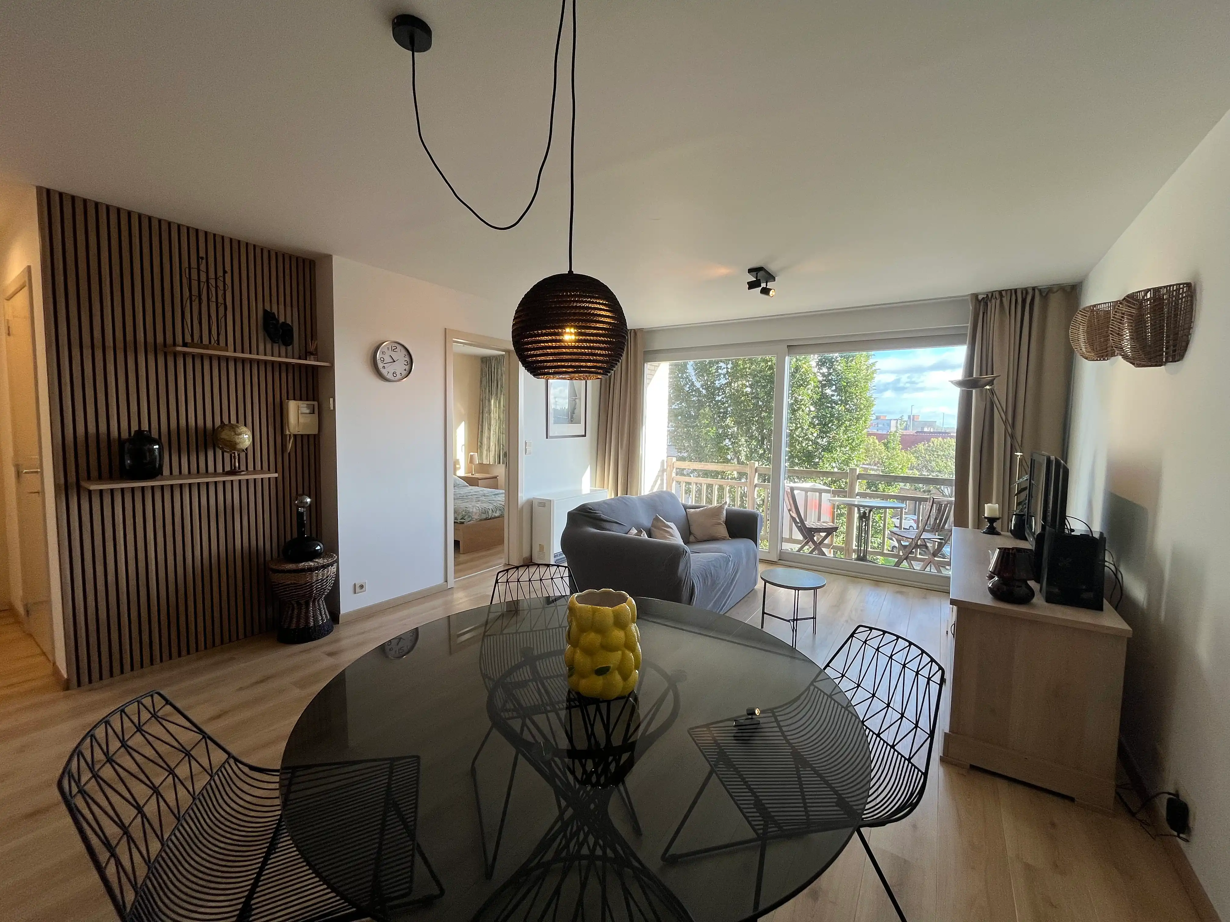 Gemeubeld appartement met terras en 1 slaapkamer in de Tijdokstraat foto 4