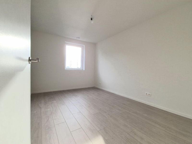 Hooglede: gesloten nieuwbouwwoning met 3 slaapkamers, zuid-gerichte tuin, carport en berging op een perceel van 169 m², centrale ligging foto 7