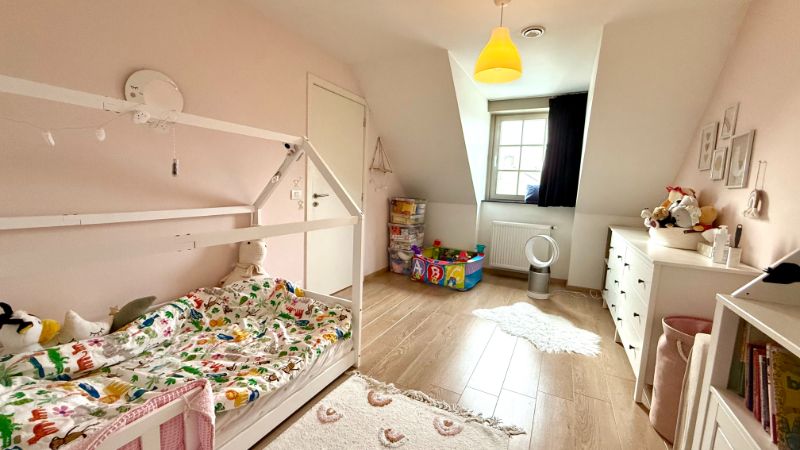 Charmante woning in fermettestijl met drie slaapkamers en mooie tuin foto 15