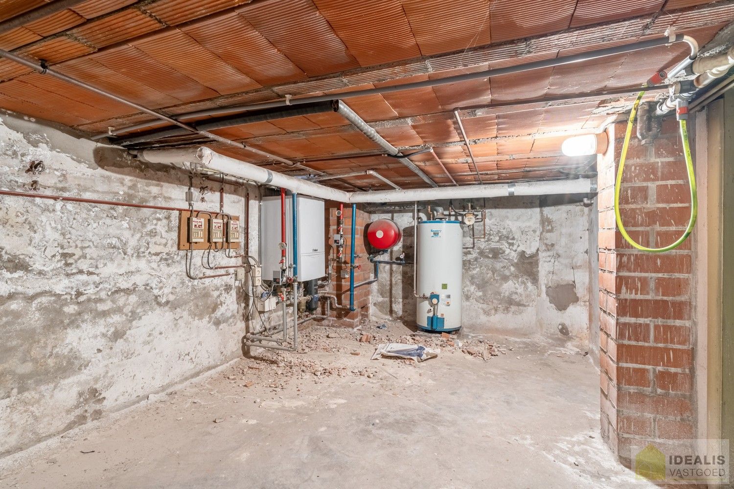 Ruim opgezet, klassevol en naar wens af te werken/ in te richten pand met winkel/kantoorruimte én uiterst ruim appartement met maar liefst 4 slaapkamers foto 29