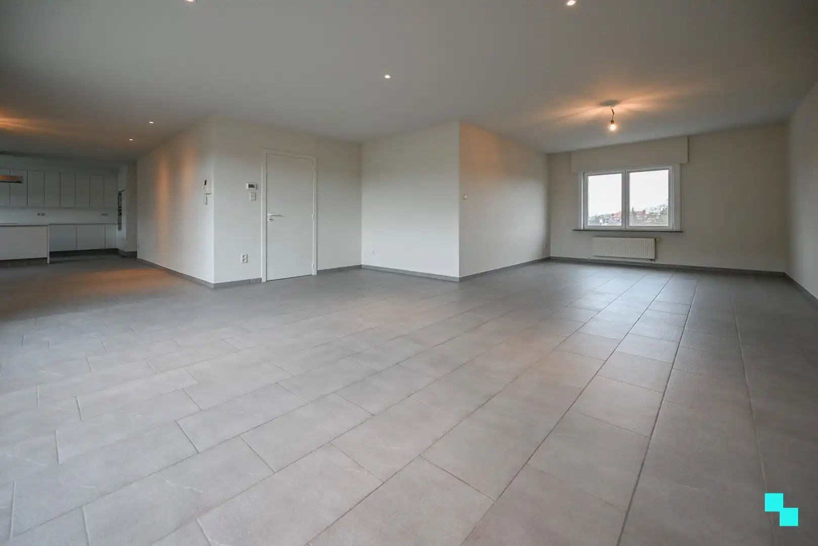 Ruim tweeslaapkamerappartement in het centrum van Izegem foto 3