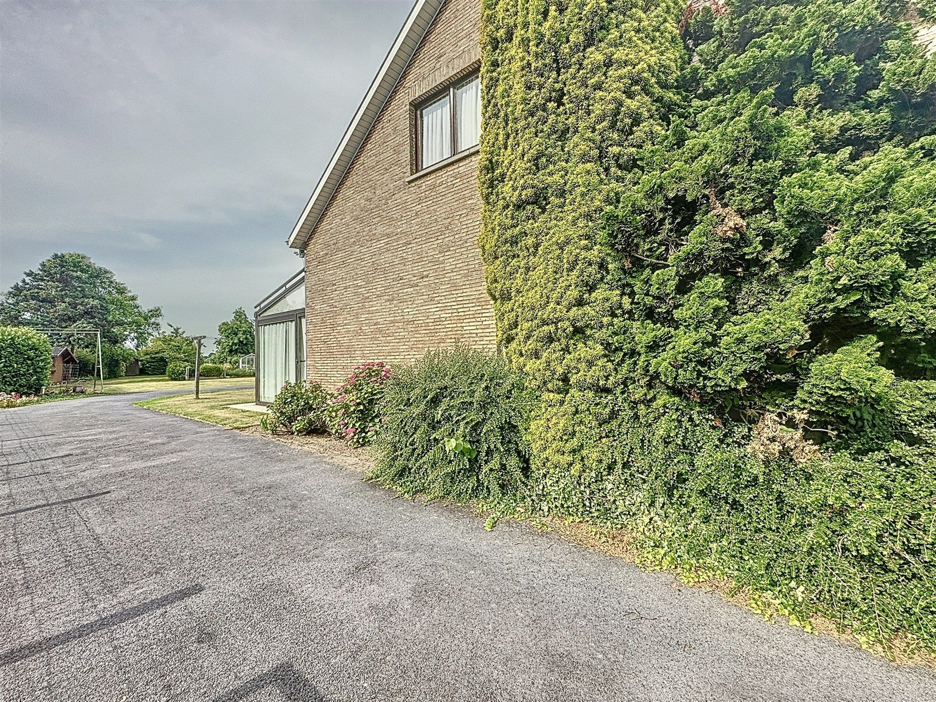 Open bebouwing met 4 slaapkamers op perceel van 2.062m²! foto 6