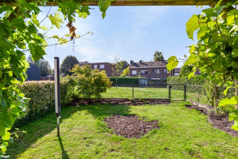 Ruim gelijkvloers appartement met mooie tuin en autostaanplaats foto 12