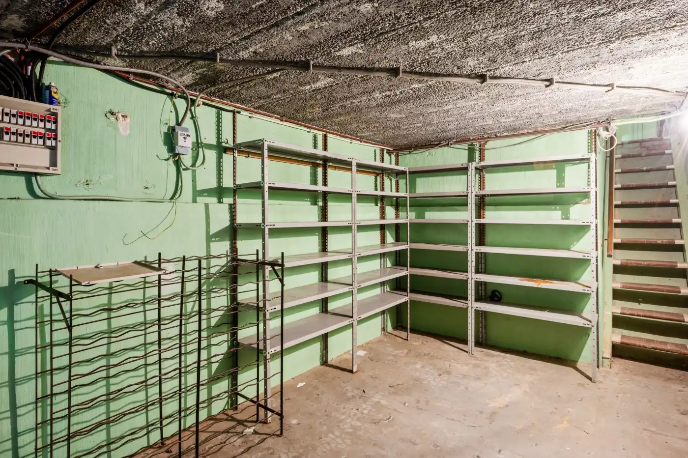 Te renoveren woning met 3 à 4 slpk. en inpandige garage foto 20