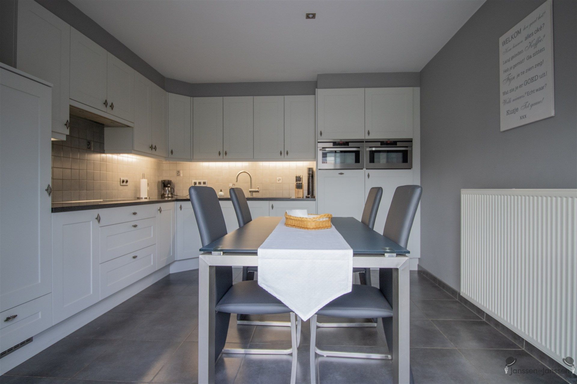 Ruime energiezuinige en instapklare woning met 3 à 4 slaapkamers. foto 4