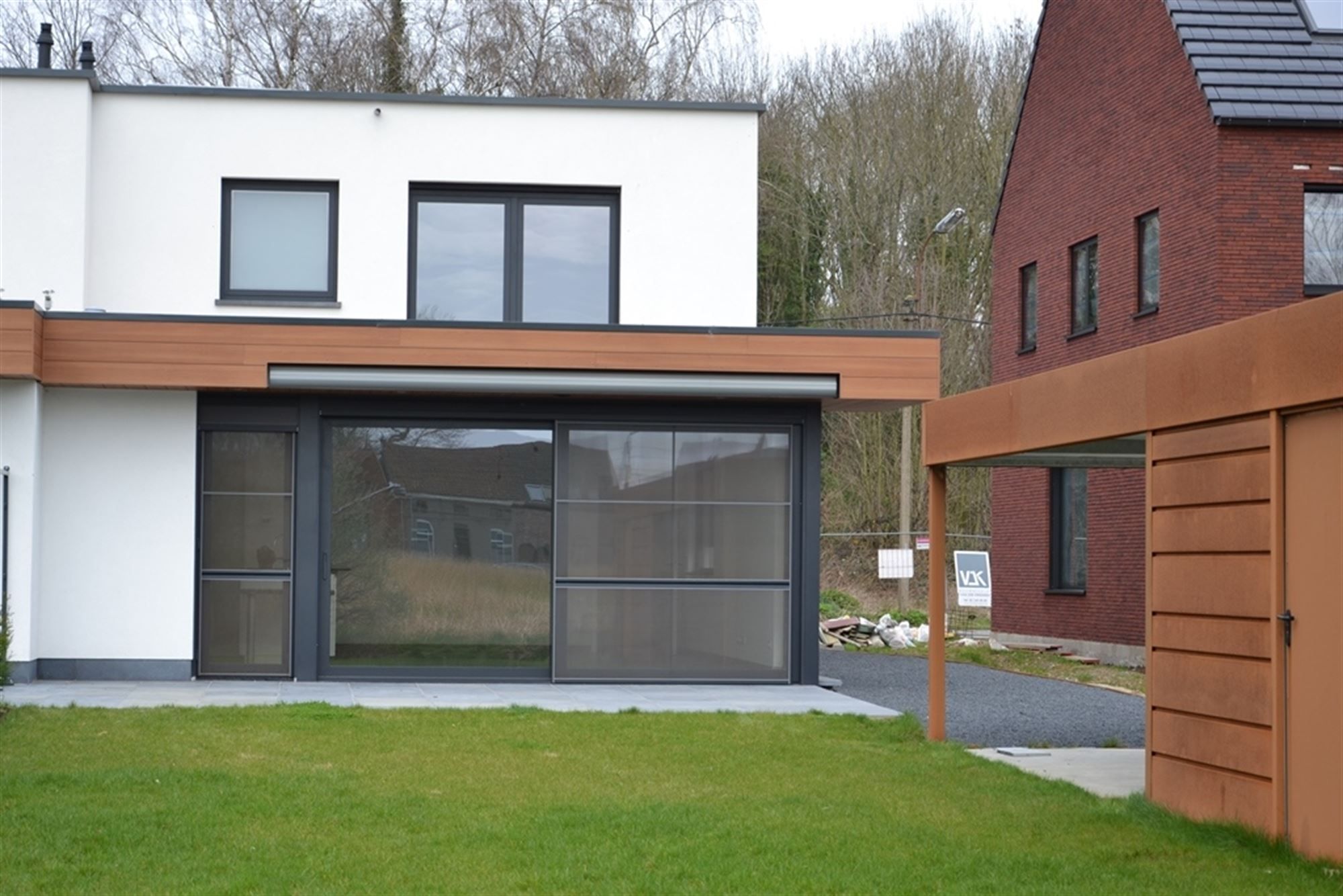 Bijzonder rustig en mooi gelegen moderne energiezuinige woning met carport en tuin. foto 6