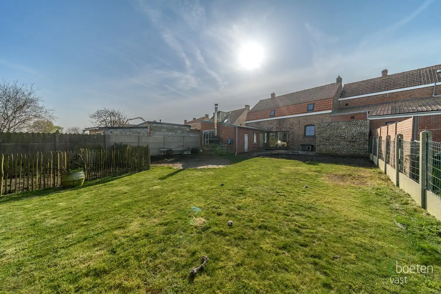 RENINGE: Gezellige dorpswoning met een gerenoveerd gelijkvloers, 3 slpks & zolder en tuin met open zicht op 376m² grondopp. foto 18