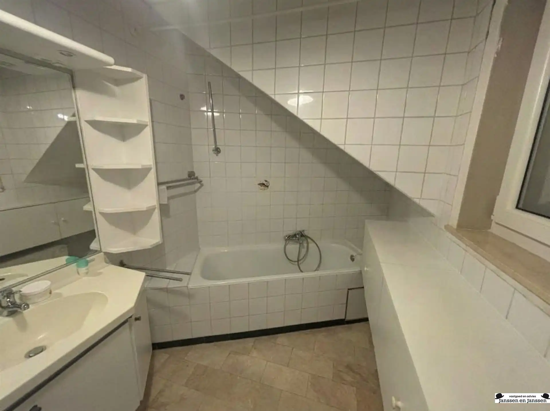 Centraal gelegen woning nabij het centrum van Brasschaat. foto 9