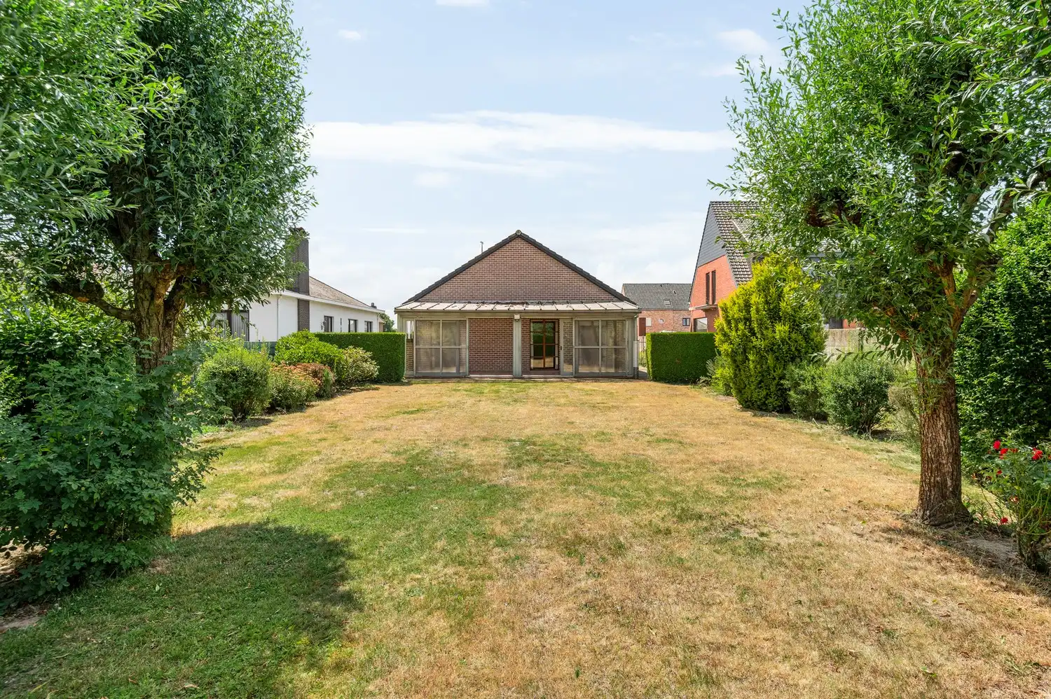 Gunstig gelegen woning met ruime tuin en bijzonder veel potentieel te Lier foto 2