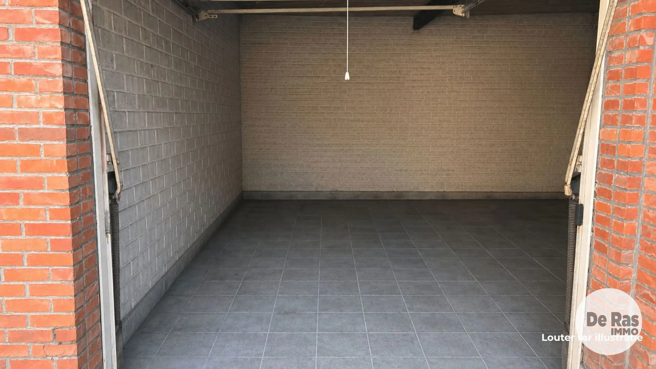 AALST- Gesloten hoekgarage/ garagebox met extra ruimte! foto 3