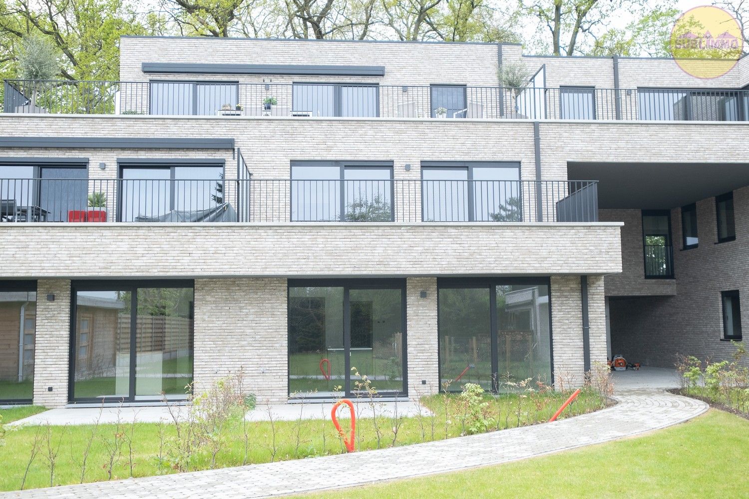 Nieuwbouwappartement op de eerste verdieping (117,80 m²) met 3 slaapkamers en terras. foto 2