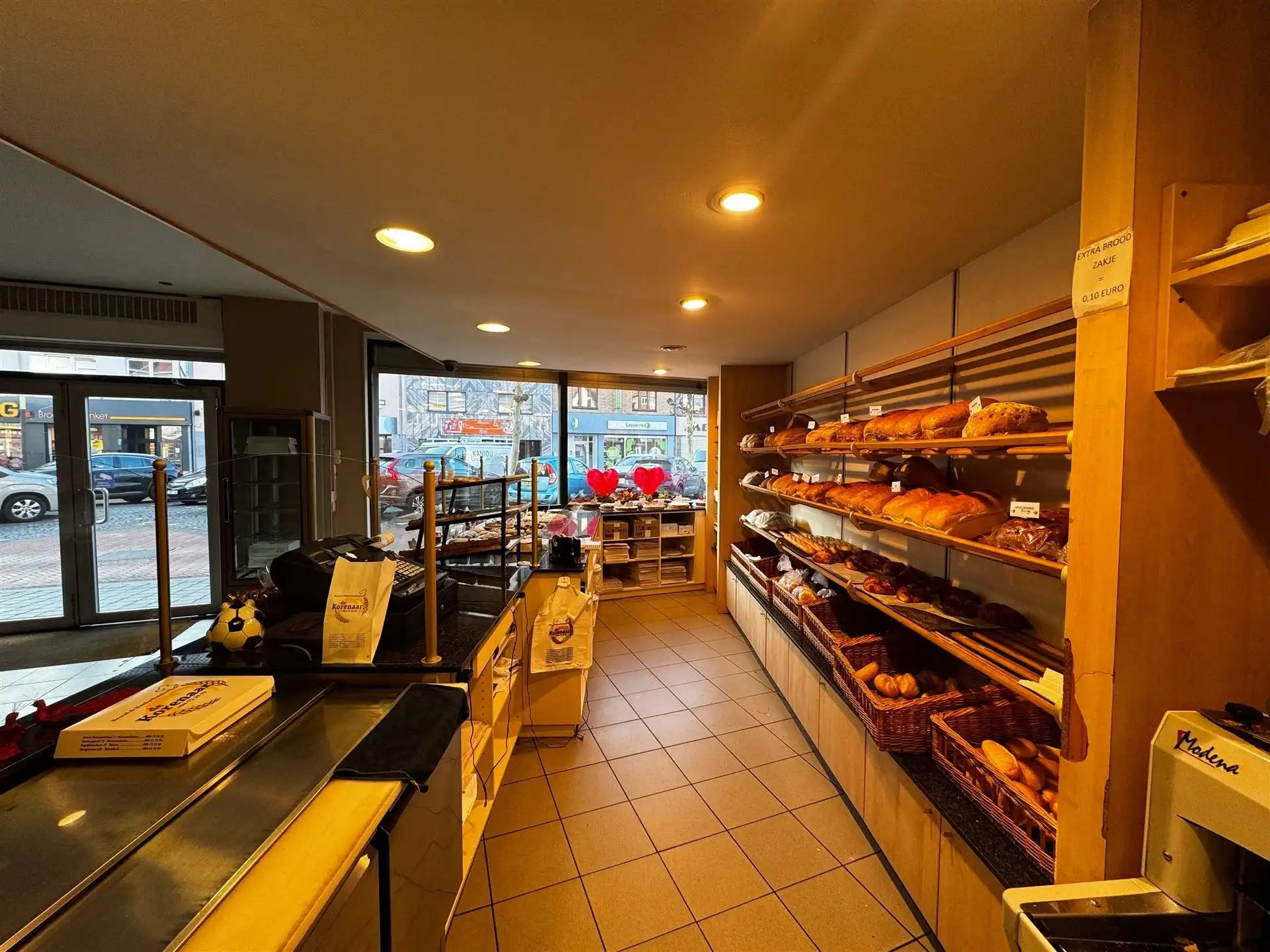 Opbrengsteigendom: handelspand met 2 appartementen  foto 8