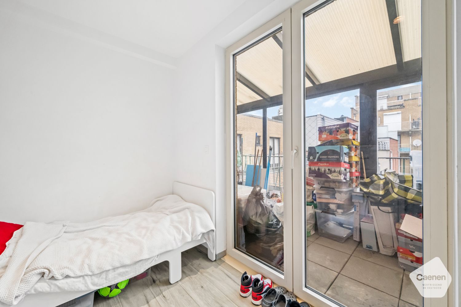 Ruim 4 slaapkamer appartement met zongericht terras en foto 19