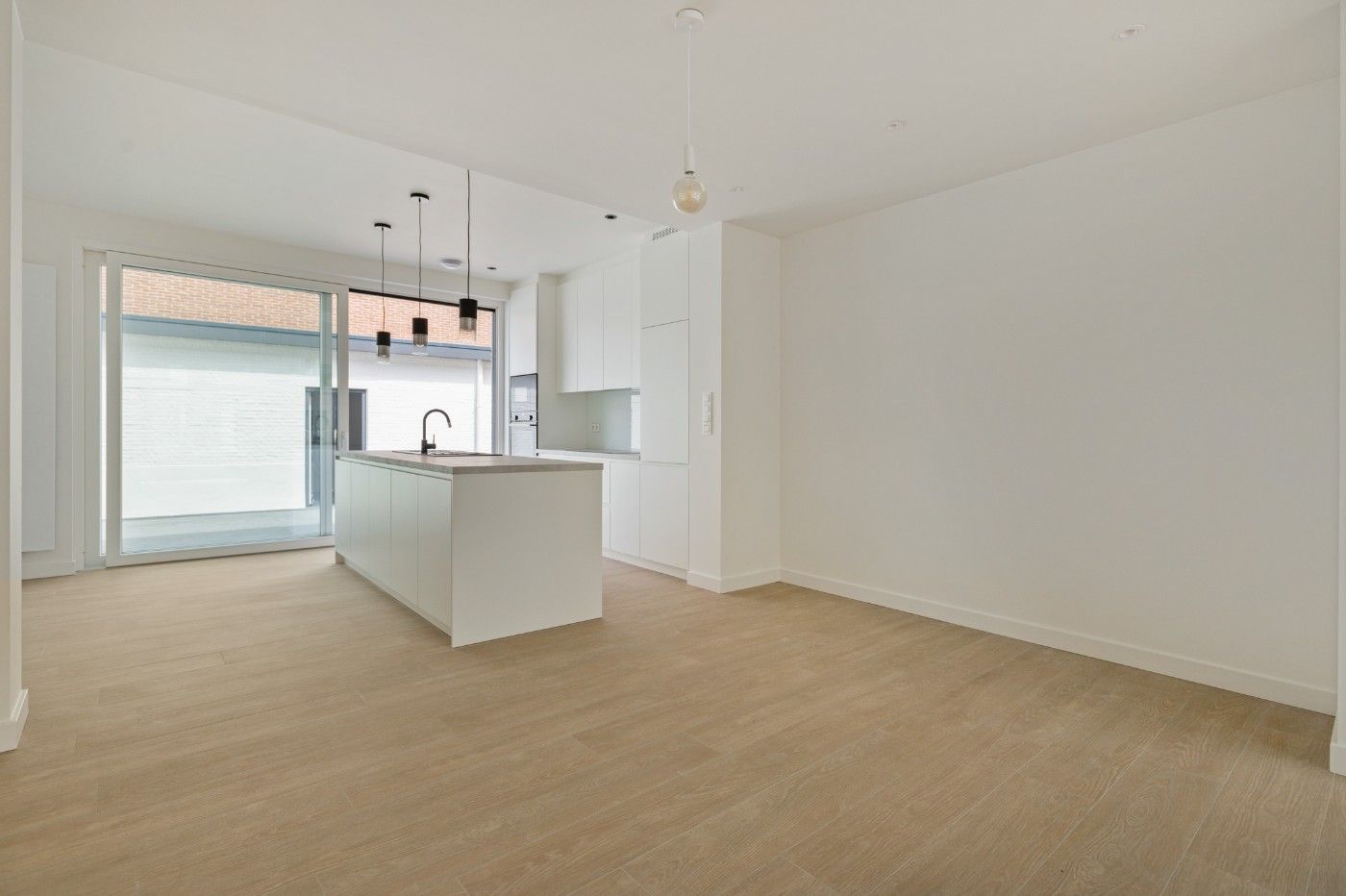 Volledig gerenoveerde, instapklare woning met 3 slpk., tuintje en garage foto 8