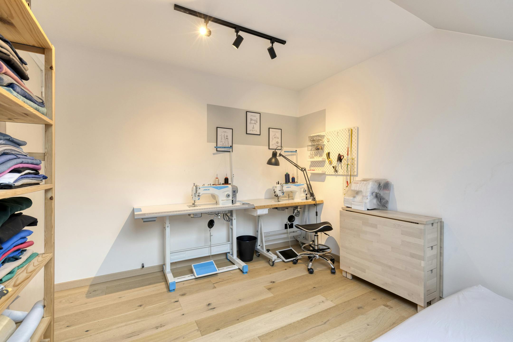 Ruime woning omgeven door groene tuin met 4 slaapkamers foto 14