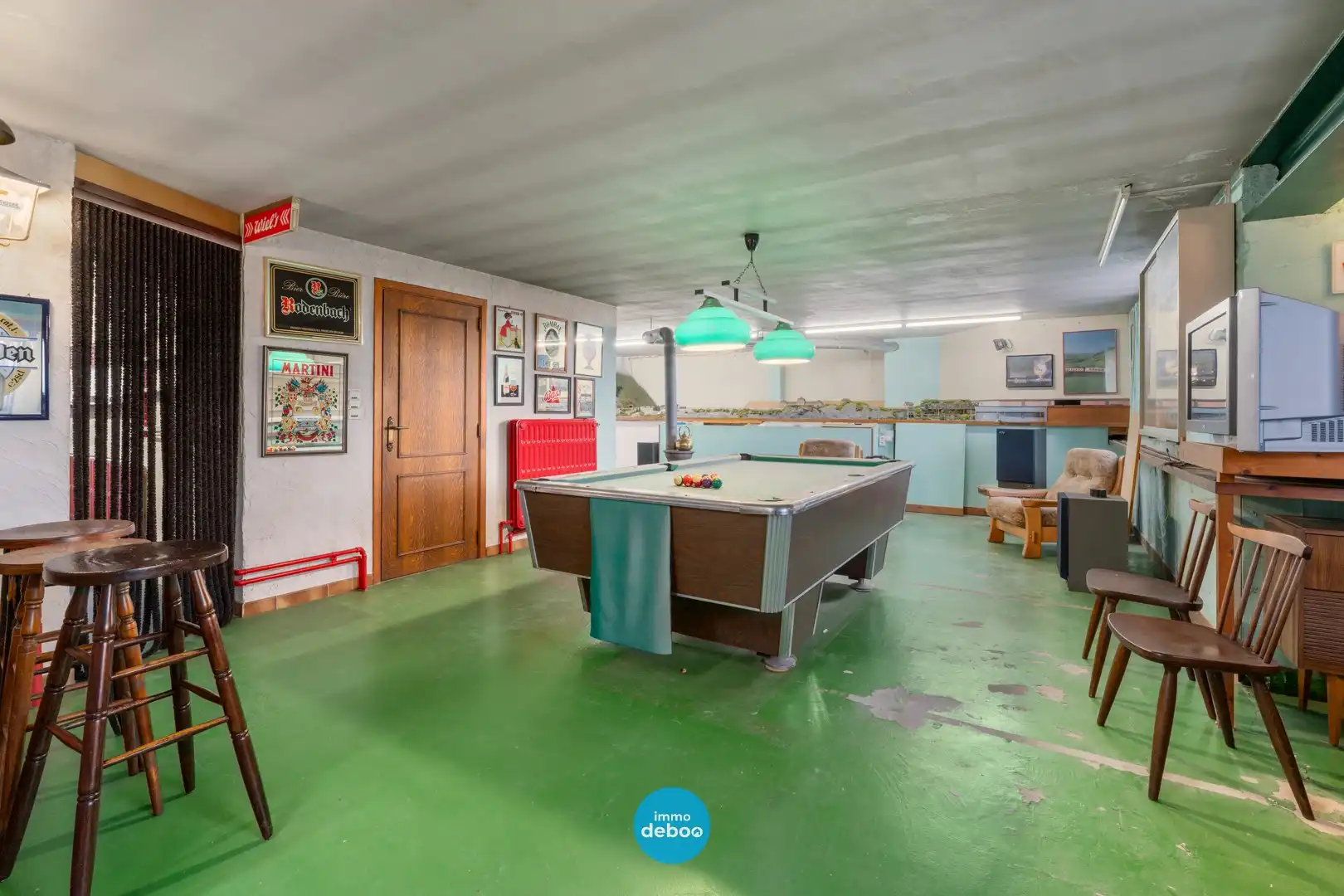 Ruim handelspand met meerdere parkeerplaatsen foto 9