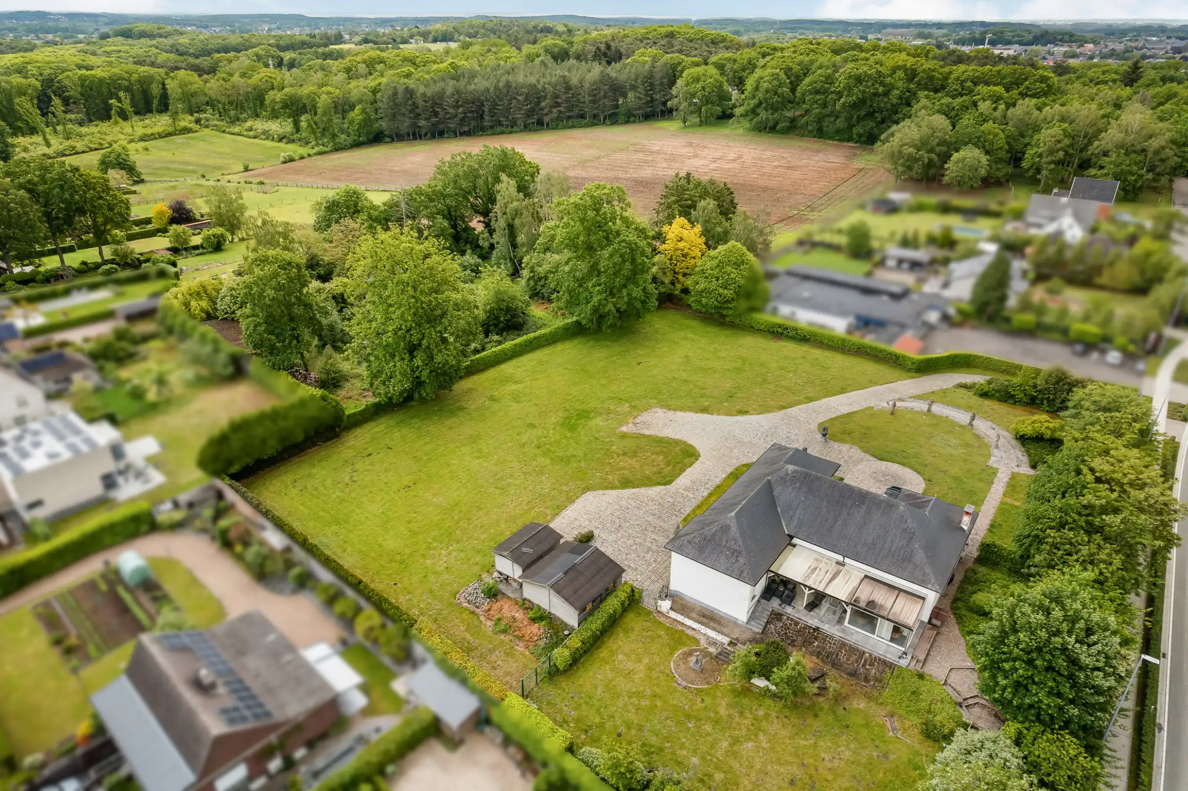 Statige villa met 57a 24ca grond en eindeloos potentieel foto 40
