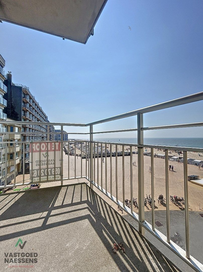 LUXUEUS GERENOVEERD 2 SLPK APP MET TERRAS EN ZEEZICHT foto 3