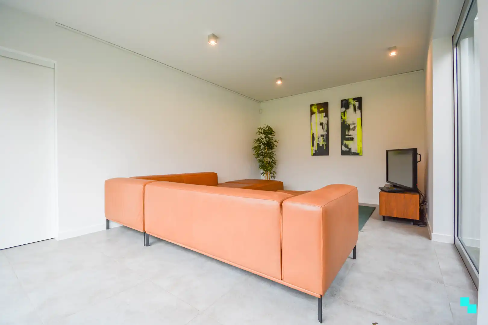 Bijzonder lichtrijke, moderne woning met zwembad te Izegem foto 9