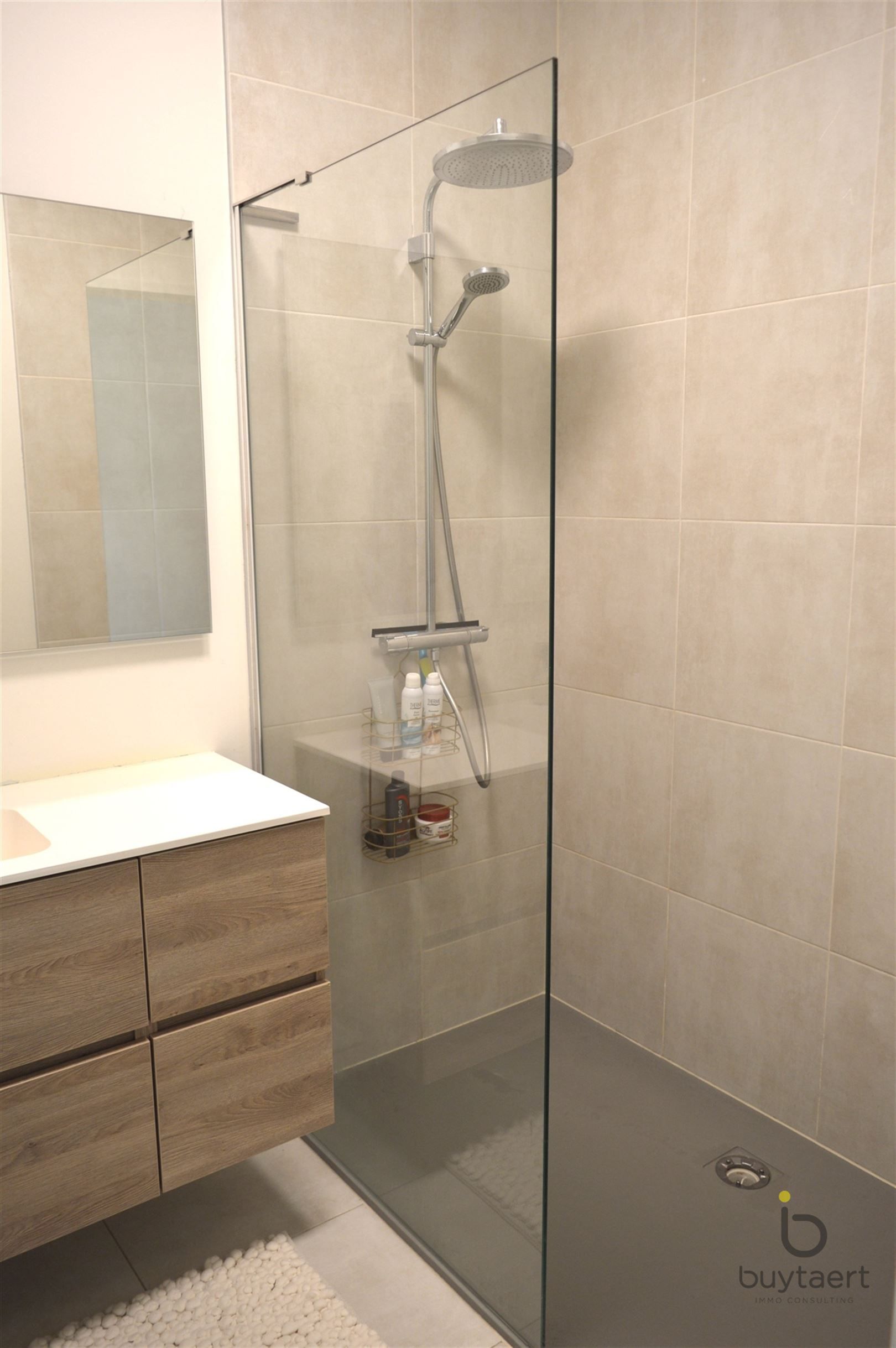 Subliem drie slaapkamer appartement op de Sky line in Antwerpen! foto 7