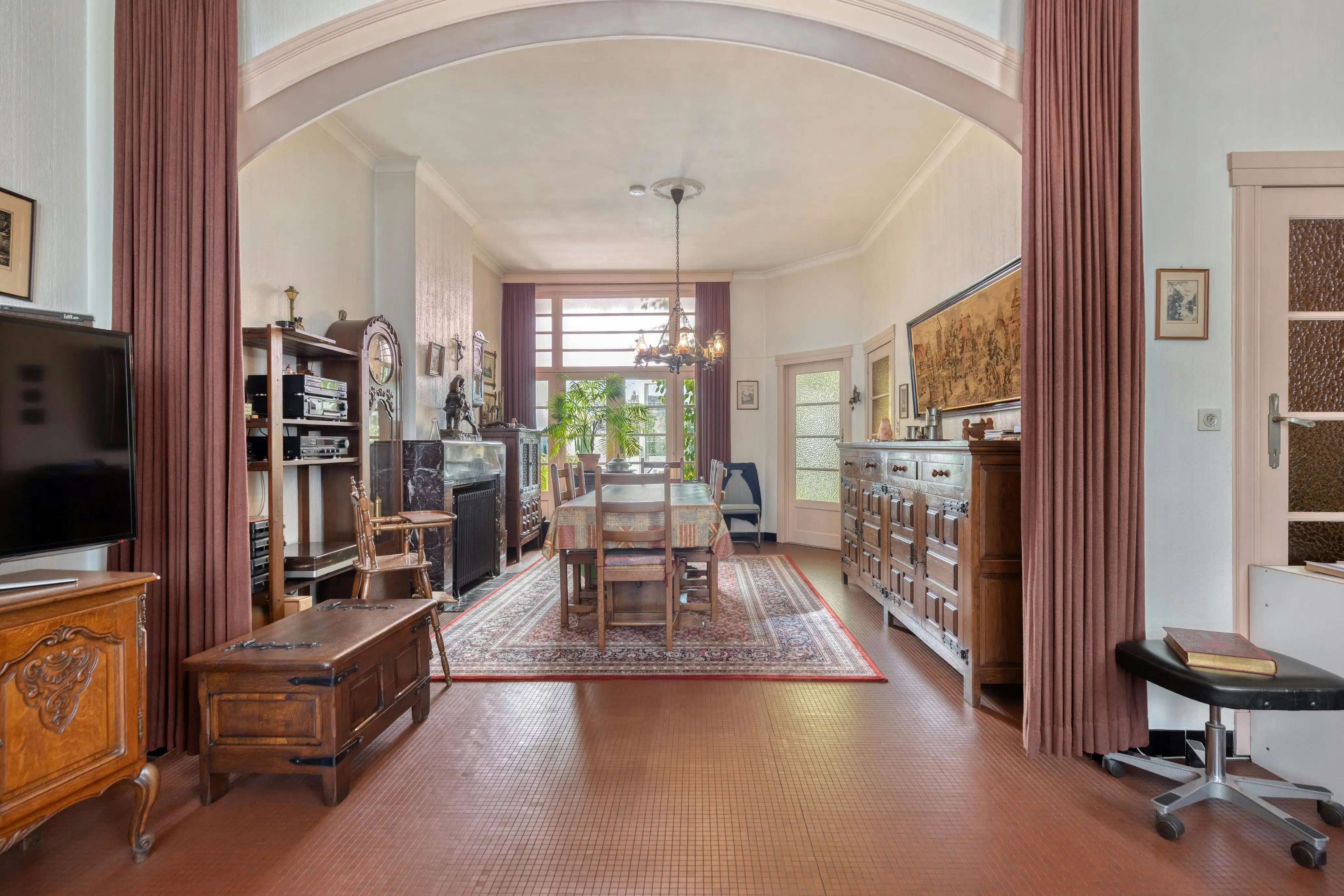 Charmant huis met ruime en zonnige tuin te koop in Merksem! foto 5