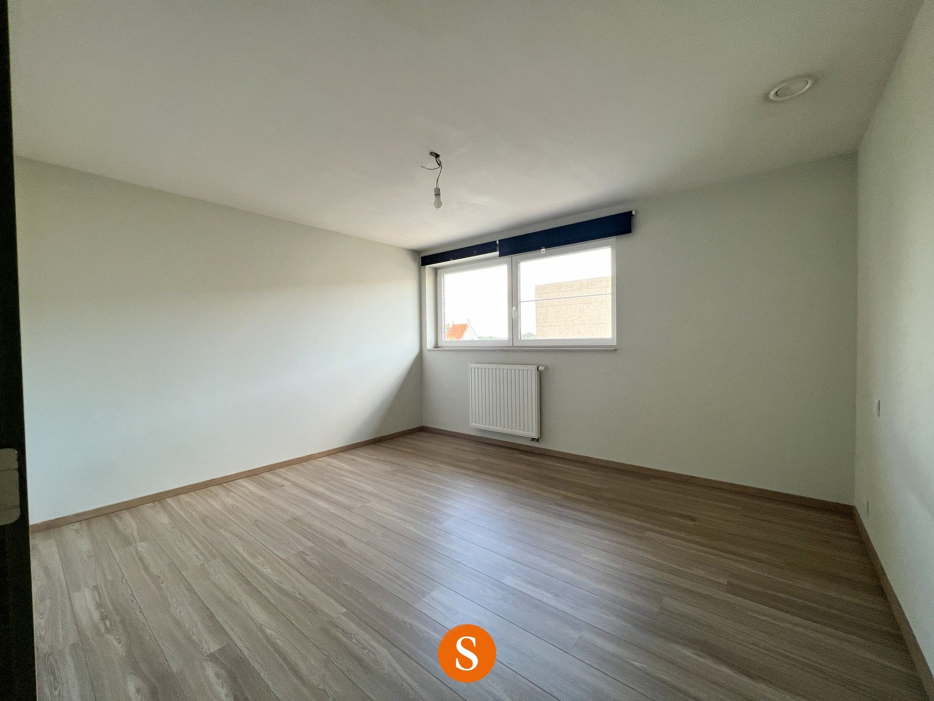 Goed gelegen nieuwbouwwoning te koop met drie slaapkamers gelegen te Roeselare. foto 9