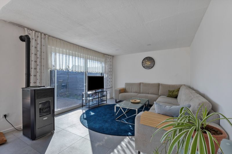 RUIME, LICHTRIJKE ALLEENSTAANDE WONING MET VEEL POTENTIEEL foto 12