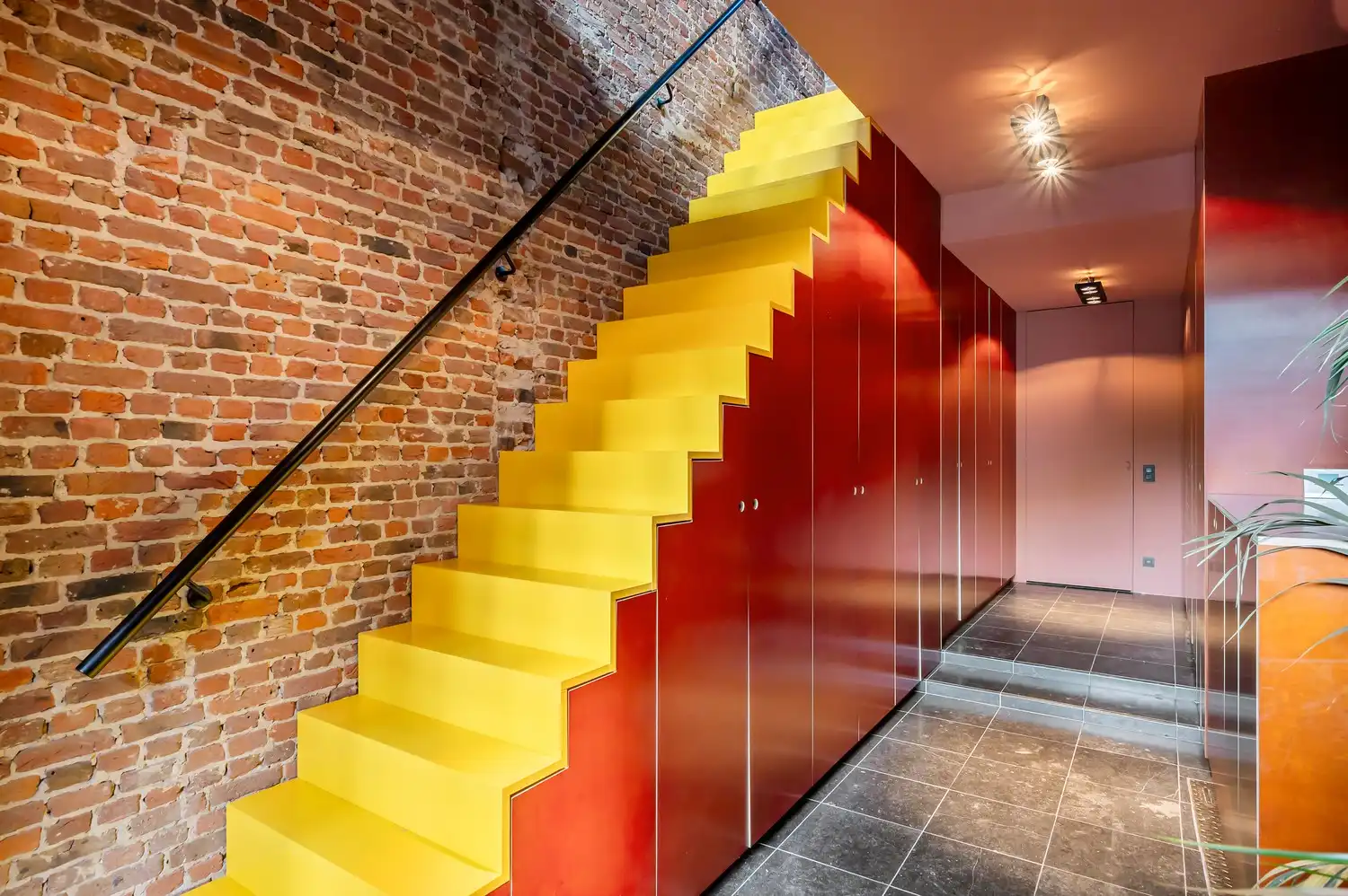 Karaktervolle erfgoedwoning op topligging tegenover de Sint-Gummaruskerk. foto 7