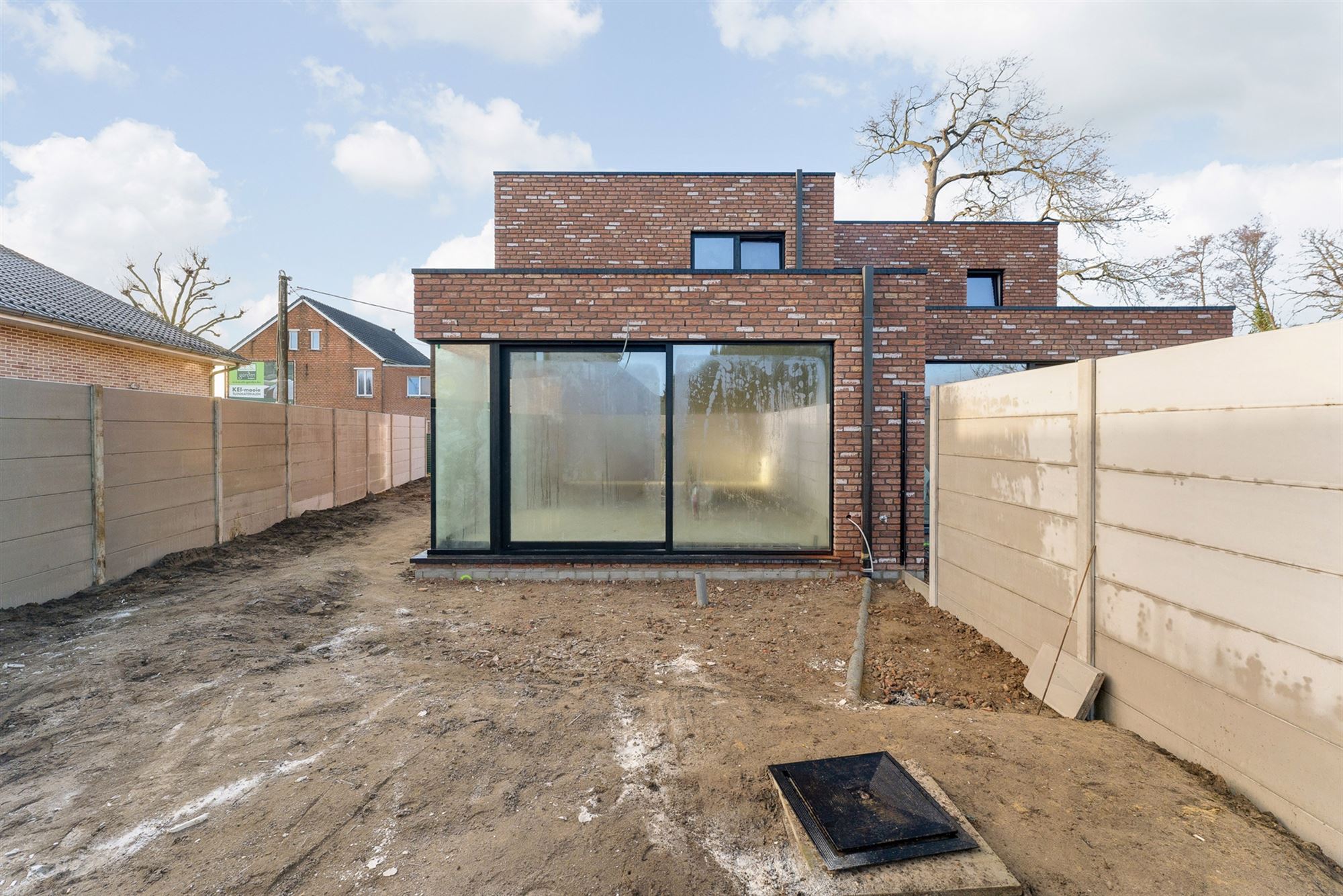 VOLLEDIG AFGEWERKTE NIEUWBOUWWONING OP CENTRALE LIGGING TE BERINGEN foto 3