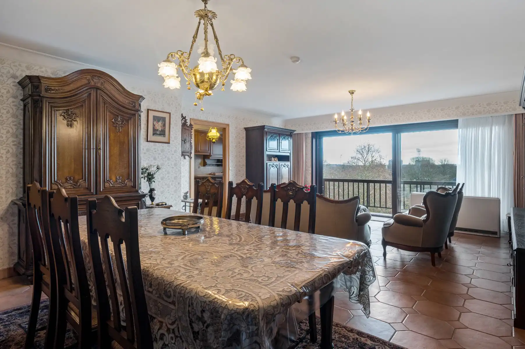 Lichtrijk appartement met panoramisch parkzicht en terras foto 8