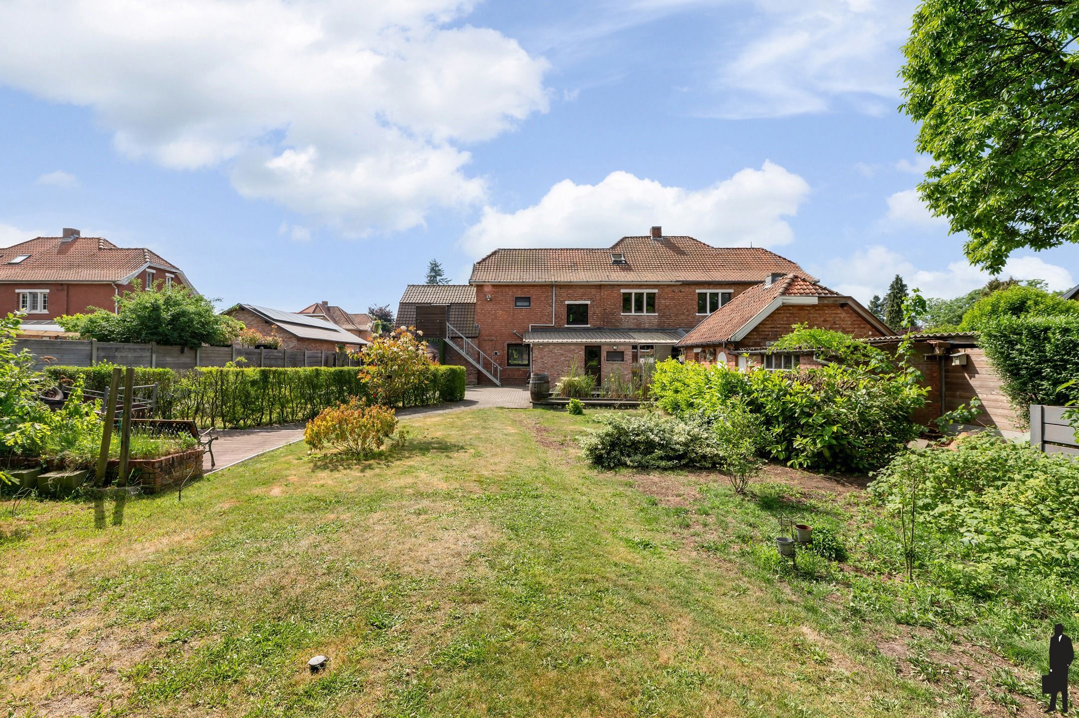 Authentieke, gerenoveerde ingenieurswoning met 7 slpk te Mol foto 2