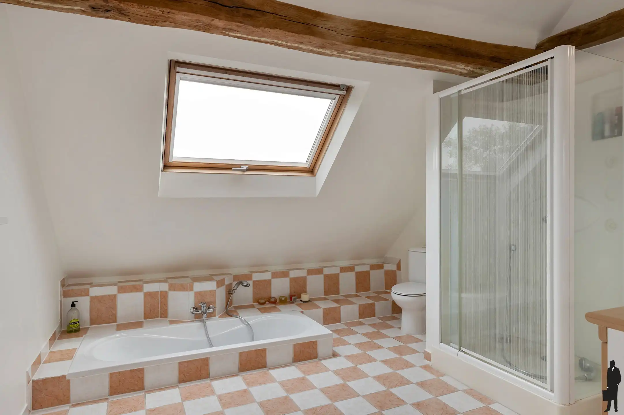 Authentieke en luxueus gerenoveerde langgevelhoeve op een domein van 6.920 m². foto 13