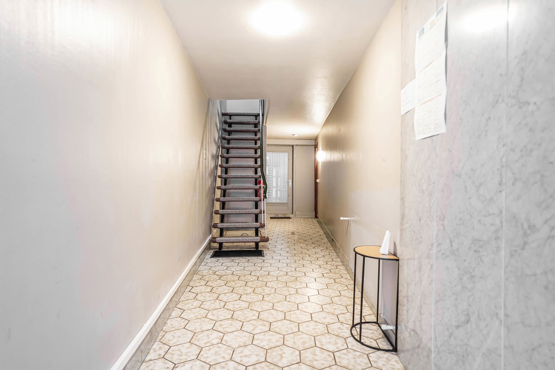Centraal gelegen opbrengsteigendom met 2 appartementen in het hart van Londerzeel foto 2