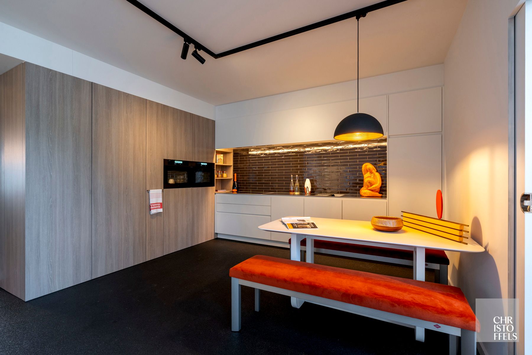 Multifunctioneel gebouw met 2 wooneenheden, kantoor en showroom op een perceel van 2.074 m²! foto 24