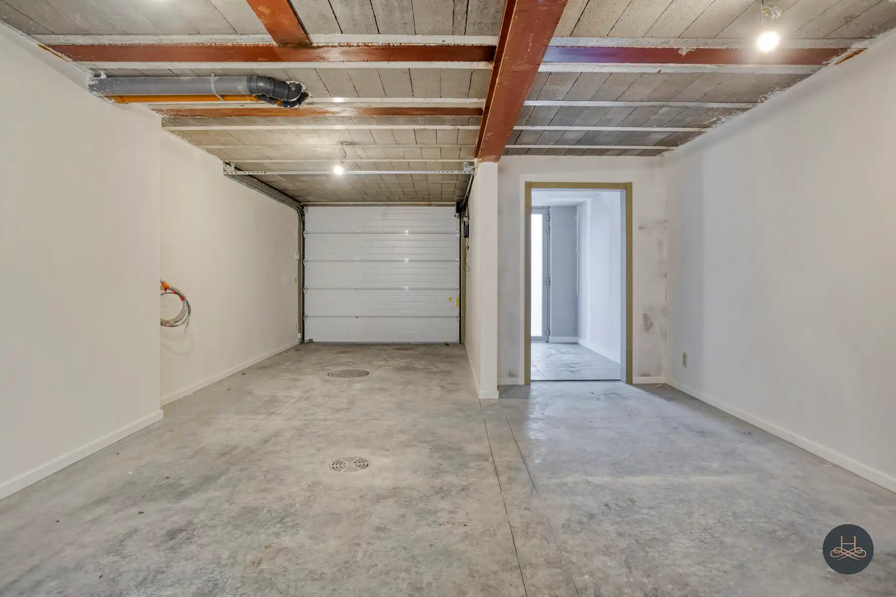 Uniek pand met ruime loods en instapklare woning foto 8