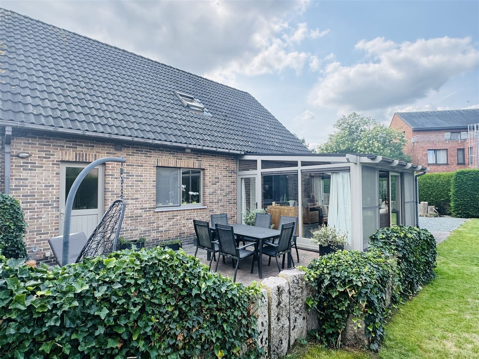 Ruime open bebouwing met grote tuin & bijgebouwen in Stekene foto 4