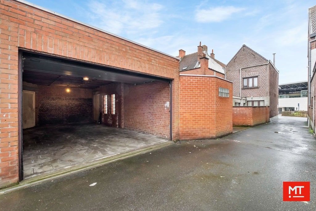 Op te frissen woning met 3 slaapkamers, stadskoer en dubbele garage in het centrum van Roeselare foto 15