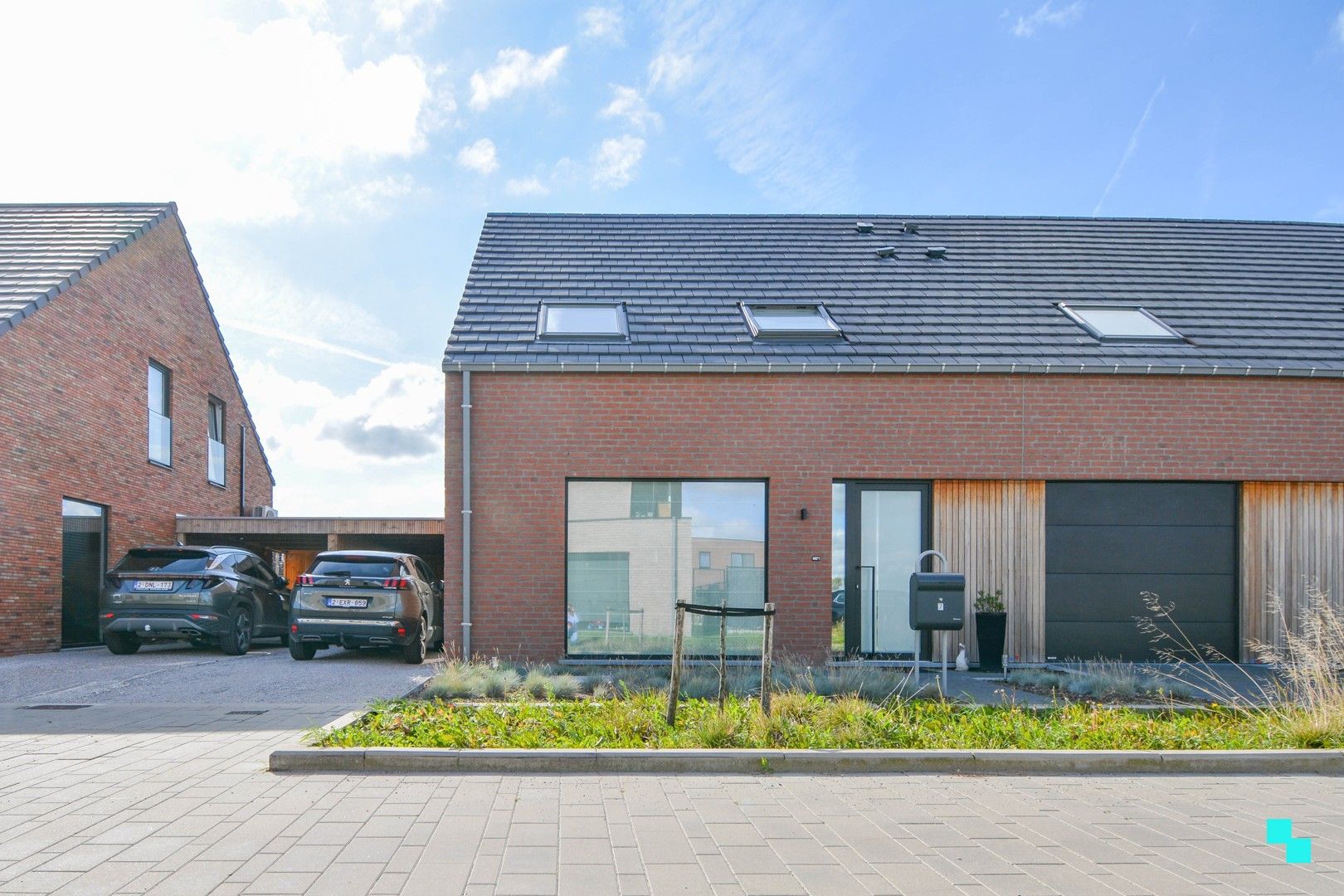 Aantrekkelijke, halfopen nieuwbouwwoning te Roeselare foto 1