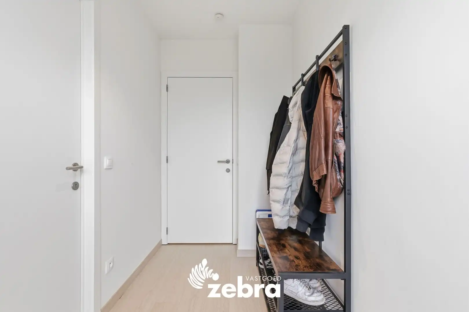 Recente moderne woning (2024) met 4 slaapkamers en tuin in Tielt! foto 3